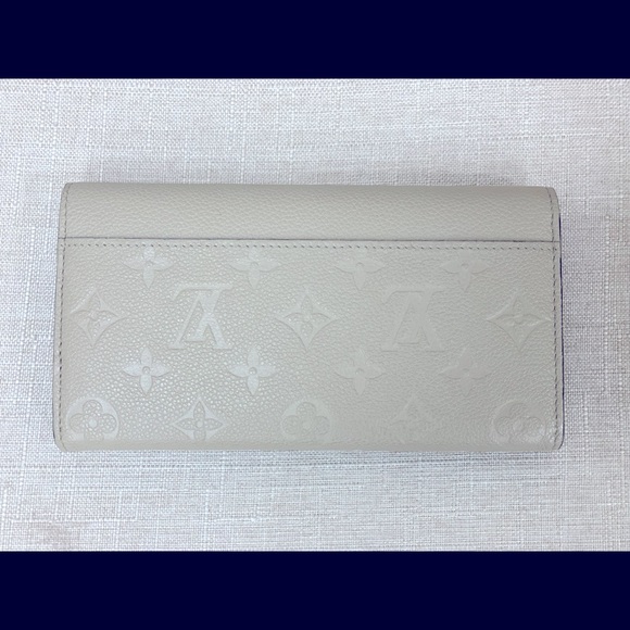 LV Sarah Wallet - Picture 2 of 13